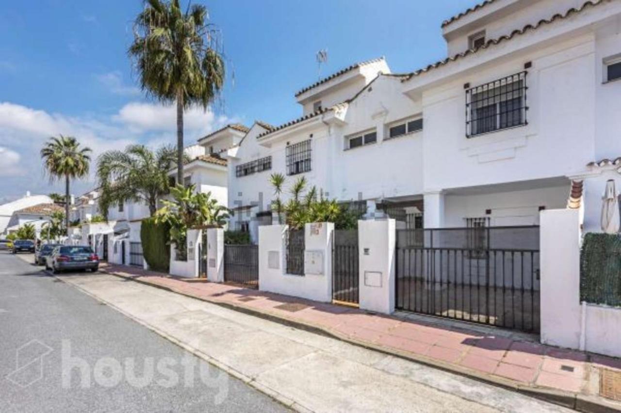 Semesterbostad Preciosa Casa De 4 Y 3 Banos, Urbanizacion Naranjos, Puerto Banus