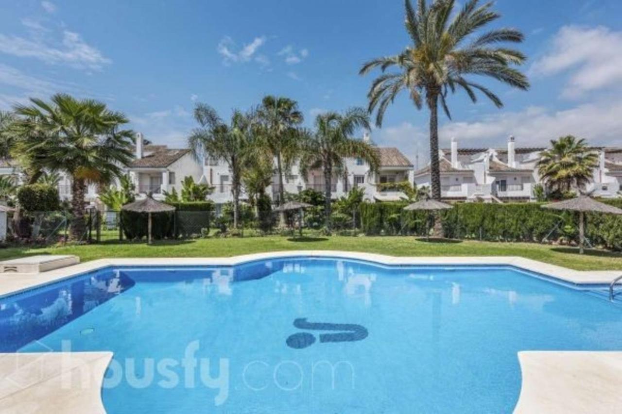 Semesterbostad Preciosa Casa De 4 Y 3 Banos, Urbanizacion Naranjos, Puerto Banus Marbella